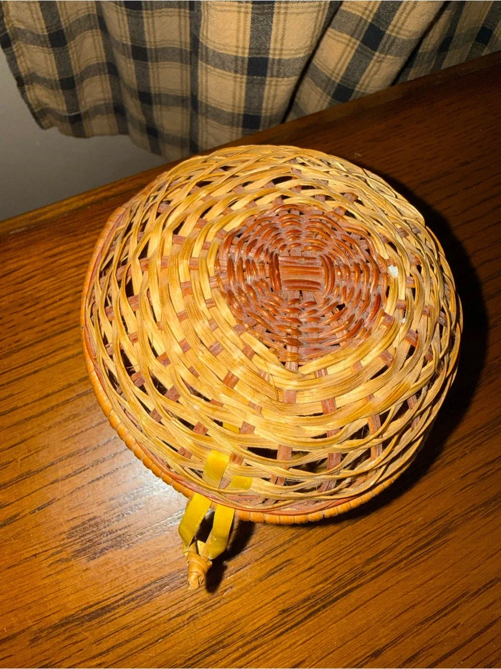 N/A handwoven round